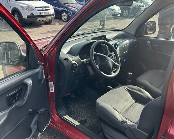 Ситроен Берлинго 2009 в Харькове на Automoto.ua Красный Ситроен Берлинго, объемом двигателя 1.4 л и пробегом 259 тыс. км за 4100 $, фото 5 на Automoto.ua