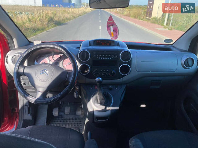 Красный Ситроен Берлинго, объемом двигателя 1.6 л и пробегом 214 тыс. км за 5500 $, фото 3 на Automoto.ua