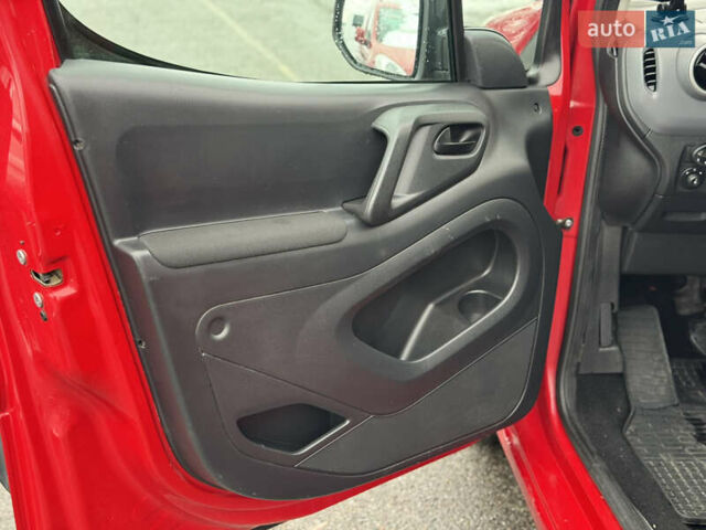 Красный Ситроен Берлинго, объемом двигателя 1.56 л и пробегом 238 тыс. км за 6700 $, фото 12 на Automoto.ua