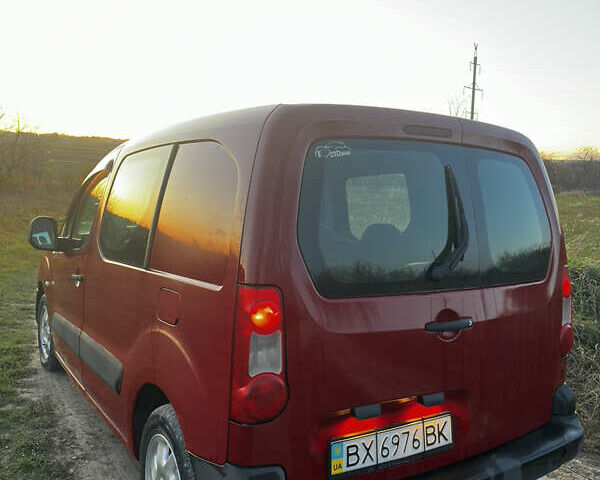 Красный Ситроен Берлинго, объемом двигателя 1.6 л и пробегом 286 тыс. км за 3850 $, фото 2 на Automoto.ua