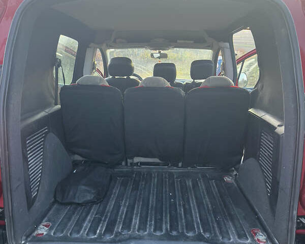 Красный Ситроен Берлинго, объемом двигателя 1.6 л и пробегом 286 тыс. км за 3850 $, фото 11 на Automoto.ua