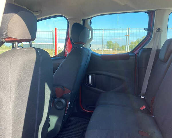 Красный Ситроен Берлинго, объемом двигателя 1.6 л и пробегом 214 тыс. км за 5500 $, фото 5 на Automoto.ua