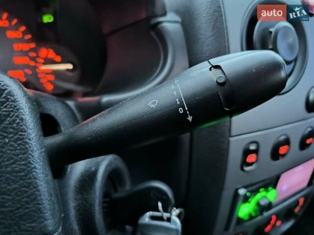 Красный Ситроен Берлинго, объемом двигателя 1.36 л и пробегом 299 тыс. км за 4990 $, фото 21 на Automoto.ua