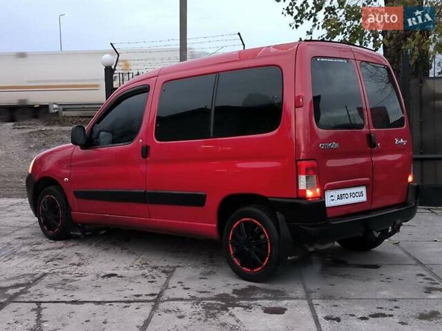Красный Ситроен Берлинго, объемом двигателя 1.36 л и пробегом 299 тыс. км за 4990 $, фото 4 на Automoto.ua