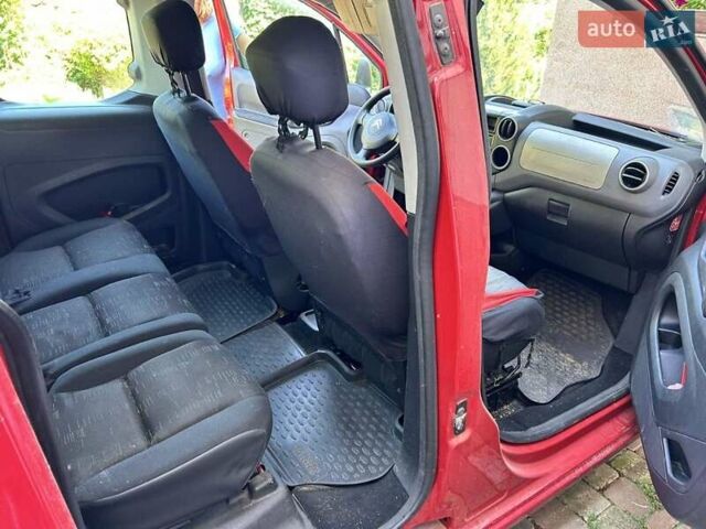Красный Ситроен Берлинго, объемом двигателя 1.59 л и пробегом 169 тыс. км за 7000 $, фото 6 на Automoto.ua