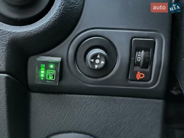 Красный Ситроен Берлинго, объемом двигателя 1.36 л и пробегом 299 тыс. км за 4990 $, фото 18 на Automoto.ua