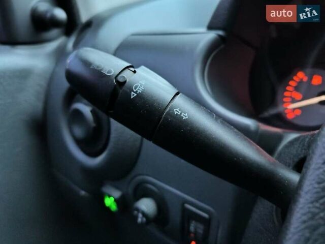 Красный Ситроен Берлинго, объемом двигателя 1.36 л и пробегом 299 тыс. км за 4990 $, фото 19 на Automoto.ua