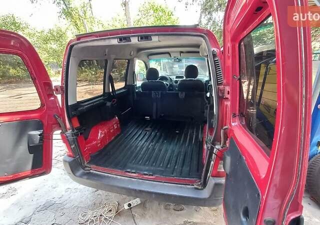 Червоний Сітроен Берлінго, об'ємом двигуна 1.36 л та пробігом 177 тис. км за 3900 $, фото 7 на Automoto.ua