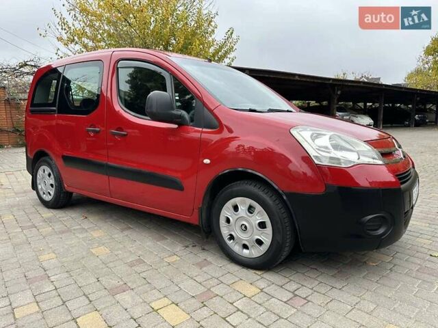 Красный Ситроен Берлинго, объемом двигателя 1.56 л и пробегом 250 тыс. км за 7500 $, фото 2 на Automoto.ua