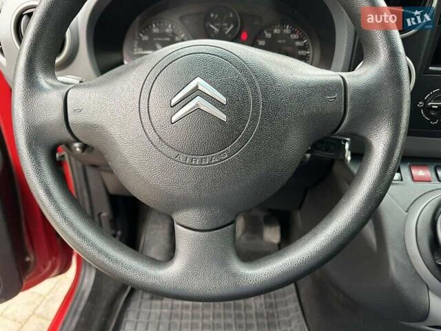 Красный Ситроен Берлинго, объемом двигателя 1.56 л и пробегом 250 тыс. км за 7500 $, фото 7 на Automoto.ua