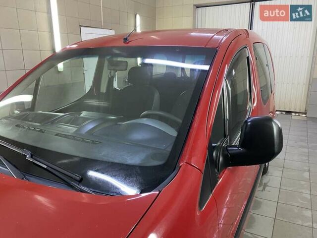 Красный Ситроен Берлинго, объемом двигателя 1.6 л и пробегом 250 тыс. км за 6999 $, фото 5 на Automoto.ua