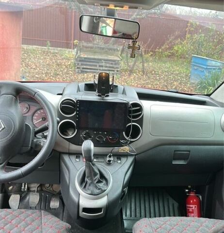 Красный Ситроен Берлинго, объемом двигателя 1.6 л и пробегом 236 тыс. км за 6700 $, фото 2 на Automoto.ua