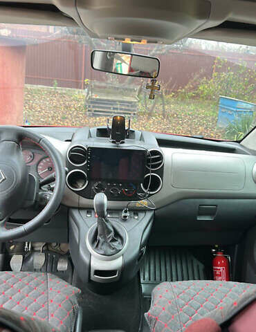 Красный Ситроен Берлинго, объемом двигателя 1.6 л и пробегом 189 тыс. км за 6700 $, фото 2 на Automoto.ua