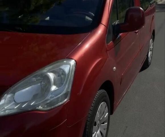 Красный Ситроен Берлинго, объемом двигателя 1.6 л и пробегом 236 тыс. км за 6700 $, фото 1 на Automoto.ua