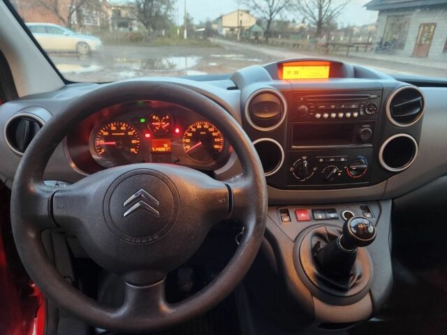Красный Ситроен Берлинго, объемом двигателя 1 л и пробегом 140 тыс. км за 6000 $, фото 3 на Automoto.ua