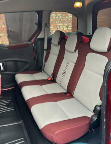 Красный Ситроен Берлинго, объемом двигателя 1.6 л и пробегом 189 тыс. км за 6700 $, фото 3 на Automoto.ua