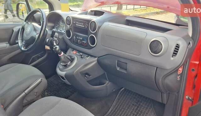 Красный Ситроен Берлинго, объемом двигателя 1.6 л и пробегом 248 тыс. км за 7200 $, фото 5 на Automoto.ua