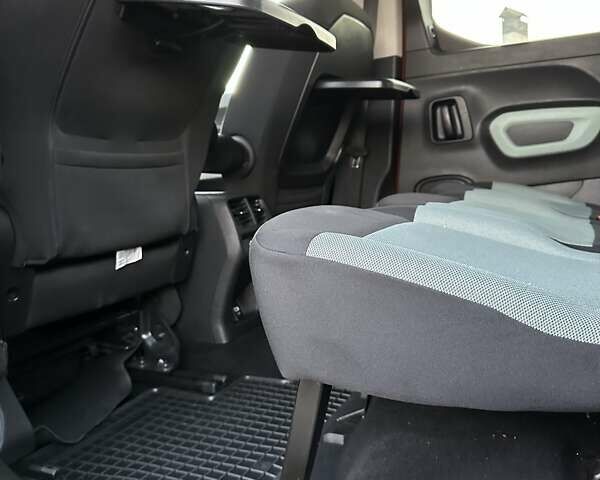Сітроен Берлінго 2020 у Стрые на Automoto.ua Червоний Сітроен Берлінго, об'ємом двигуна 1.5 л та пробігом 172 тис. км за 15350 $, фото 89 на Automoto.ua