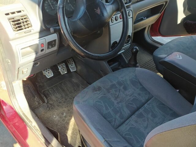 Красный Ситроен Берлинго, объемом двигателя 0 л и пробегом 370 тыс. км за 1600 $, фото 6 на Automoto.ua