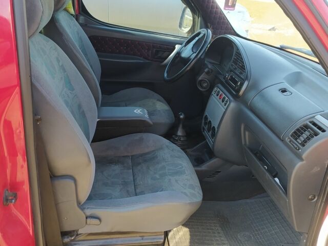 Красный Ситроен Берлинго, объемом двигателя 0 л и пробегом 370 тыс. км за 1600 $, фото 5 на Automoto.ua