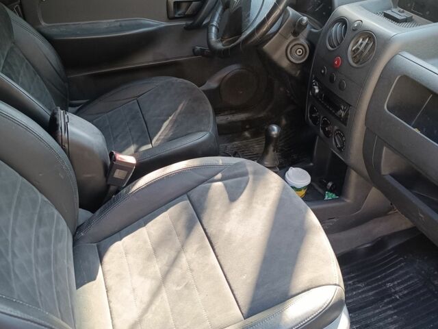 Ситроен Берлинго 2003 в Кременце на Automoto.ua Красный Ситроен Берлинго, объемом двигателя 1.9 л и пробегом 300 тыс. км за 1000 $, фото 4 на Automoto.ua