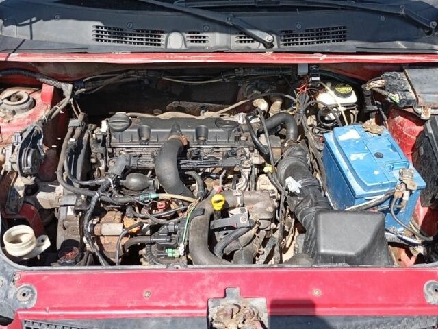 Красный Ситроен Берлинго, объемом двигателя 2 л и пробегом 320 тыс. км за 1000 $, фото 1 на Automoto.ua