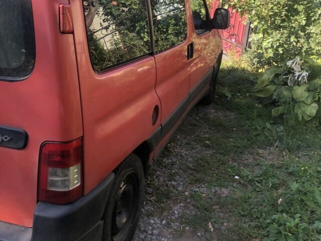 Красный Ситроен Берлинго, объемом двигателя 1.6 л и пробегом 310 тыс. км за 3500 $, фото 3 на Automoto.ua