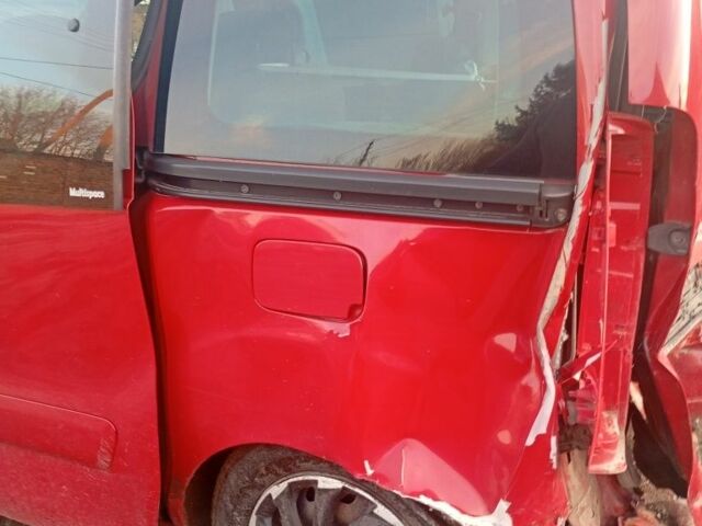 Красный Ситроен Берлинго, объемом двигателя 1.6 л и пробегом 1 тыс. км за 3000 $, фото 5 на Automoto.ua