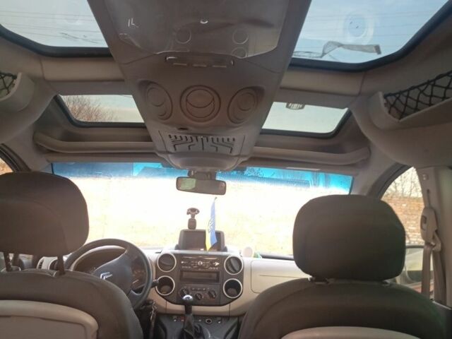 Красный Ситроен Берлинго, объемом двигателя 1.6 л и пробегом 1 тыс. км за 3000 $, фото 7 на Automoto.ua