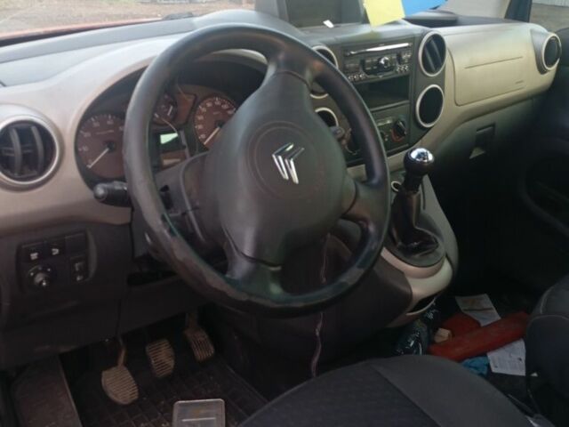 Красный Ситроен Берлинго, объемом двигателя 1.6 л и пробегом 1 тыс. км за 3000 $, фото 9 на Automoto.ua