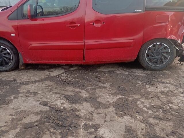 Красный Ситроен Берлинго, объемом двигателя 1.6 л и пробегом 1 тыс. км за 3000 $, фото 2 на Automoto.ua