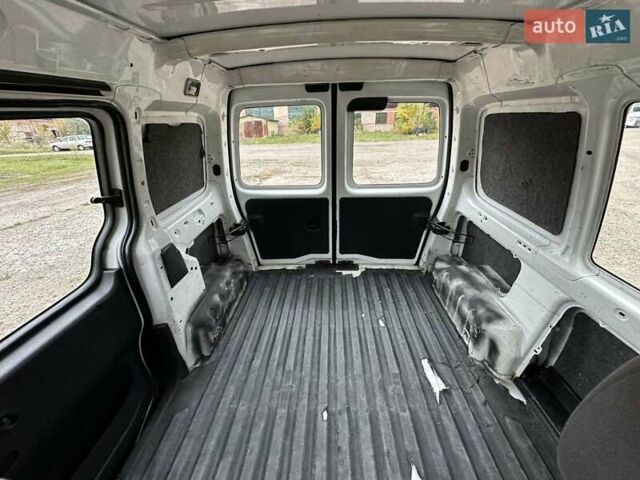 Белый Ситроен Берлинго пасс., объемом двигателя 1.4 л и пробегом 180 тыс. км за 2150 $, фото 6 на Automoto.ua