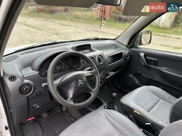 Белый Ситроен Берлинго пасс., объемом двигателя 1.4 л и пробегом 180 тыс. км за 2150 $, фото 4 на Automoto.ua