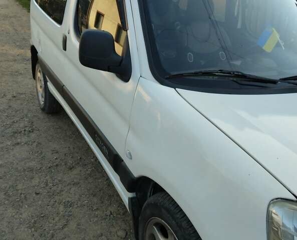 Белый Ситроен Берлинго пасс., объемом двигателя 1.9 л и пробегом 326 тыс. км за 3000 $, фото 4 на Automoto.ua