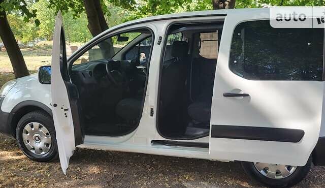 Белый Ситроен Берлинго пасс., объемом двигателя 1.6 л и пробегом 120 тыс. км за 9500 $, фото 3 на Automoto.ua