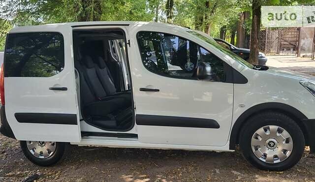 Белый Ситроен Берлинго пасс., объемом двигателя 1.6 л и пробегом 120 тыс. км за 9500 $, фото 13 на Automoto.ua