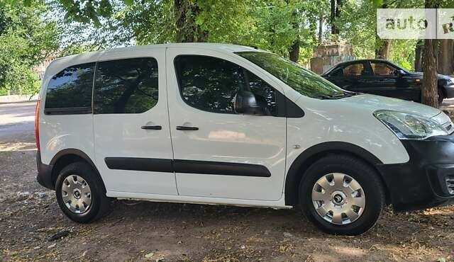 Белый Ситроен Берлинго пасс., объемом двигателя 1.6 л и пробегом 120 тыс. км за 9500 $, фото 15 на Automoto.ua