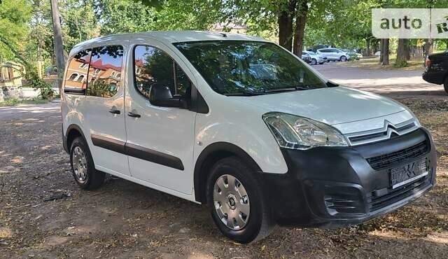 Белый Ситроен Берлинго пасс., объемом двигателя 1.6 л и пробегом 120 тыс. км за 9500 $, фото 14 на Automoto.ua