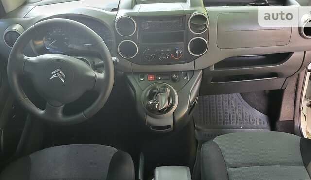 Белый Ситроен Берлинго пасс., объемом двигателя 1.6 л и пробегом 120 тыс. км за 9500 $, фото 22 на Automoto.ua