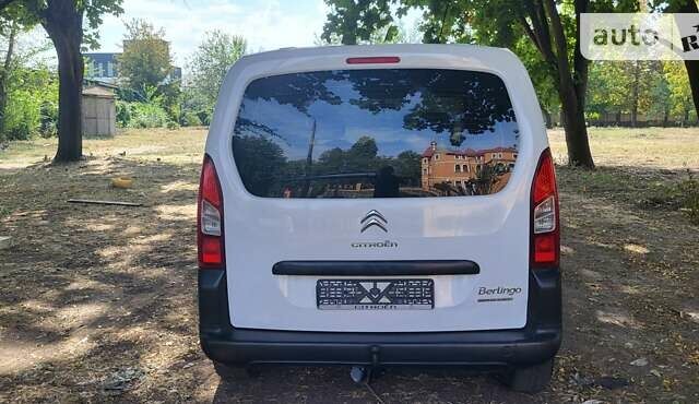 Белый Ситроен Берлинго пасс., объемом двигателя 1.6 л и пробегом 120 тыс. км за 9500 $, фото 8 на Automoto.ua