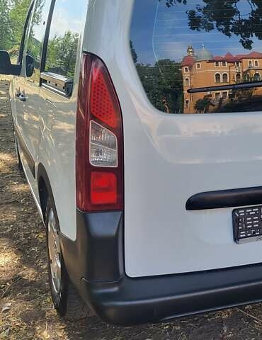 Белый Ситроен Берлинго пасс., объемом двигателя 1.6 л и пробегом 120 тыс. км за 9500 $, фото 11 на Automoto.ua