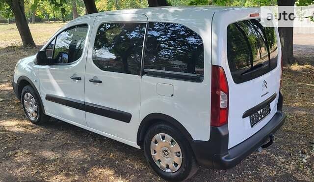 Белый Ситроен Берлинго пасс., объемом двигателя 1.6 л и пробегом 120 тыс. км за 9500 $, фото 7 на Automoto.ua