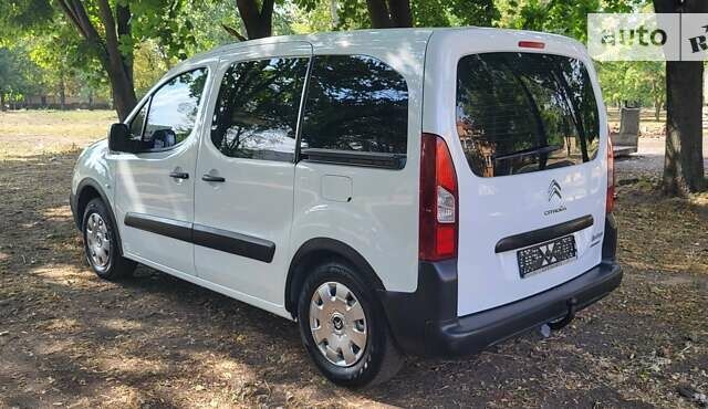 Белый Ситроен Берлинго пасс., объемом двигателя 1.6 л и пробегом 120 тыс. км за 9500 $, фото 5 на Automoto.ua