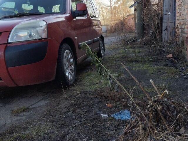 Красный Ситроен Берлинго пасс., объемом двигателя 0.16 л и пробегом 400 тыс. км за 4100 $, фото 7 на Automoto.ua