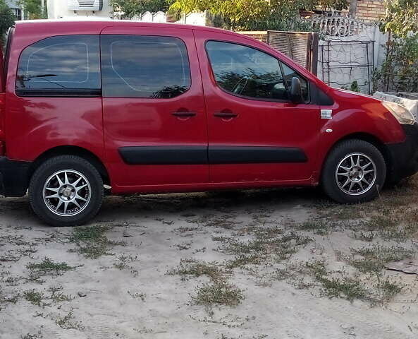 Красный Ситроен Берлинго пасс., объемом двигателя 1.59 л и пробегом 200 тыс. км за 4500 $, фото 5 на Automoto.ua