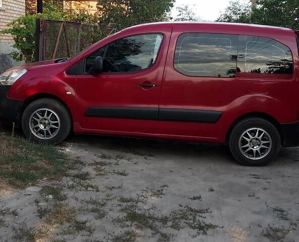 Красный Ситроен Берлинго пасс., объемом двигателя 1.59 л и пробегом 200 тыс. км за 4500 $, фото 1 на Automoto.ua