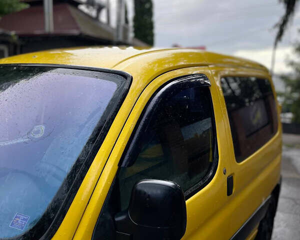 Жовтий Сітроен Берлінго пас., об'ємом двигуна 2 л та пробігом 235 тис. км за 2999 $, фото 3 на Automoto.ua