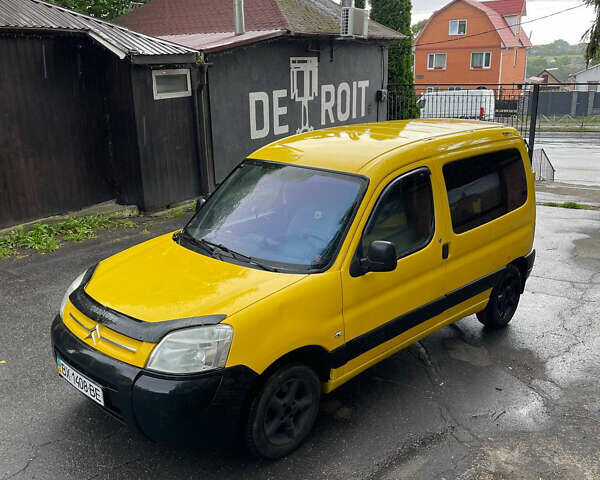 Желтый Ситроен Берлинго пасс., объемом двигателя 2 л и пробегом 235 тыс. км за 2999 $, фото 1 на Automoto.ua
