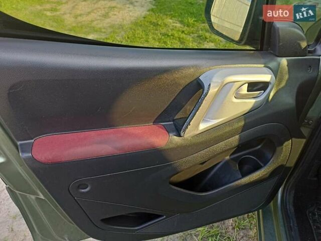 Зеленый Ситроен Берлинго пасс., объемом двигателя 1.6 л и пробегом 249 тыс. км за 6500 $, фото 8 на Automoto.ua