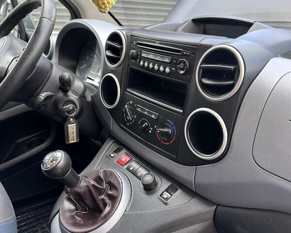 Желтый Ситроен Берлинго, объемом двигателя 1.6 л и пробегом 201 тыс. км за 5550 $, фото 21 на Automoto.ua